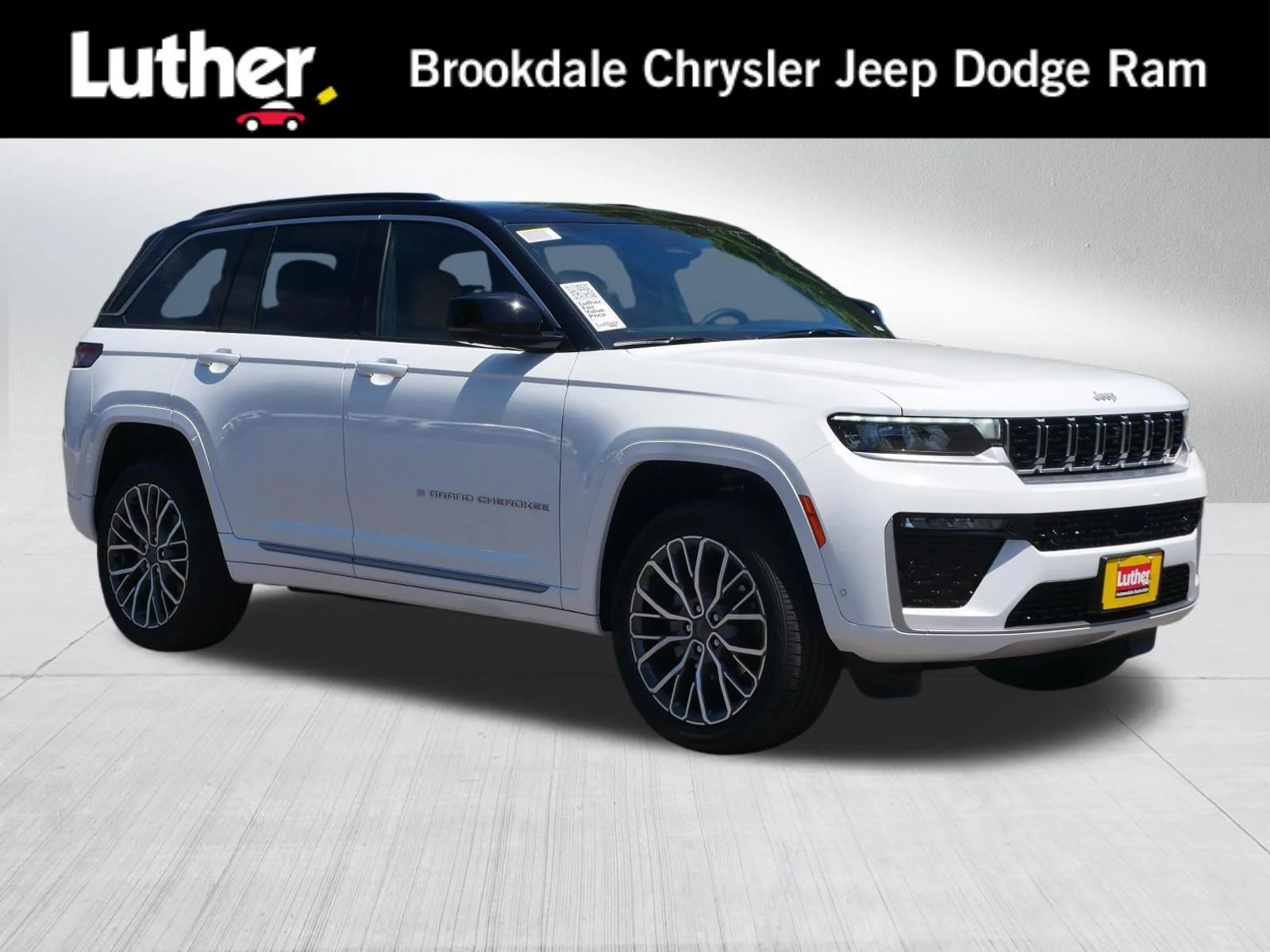 2026 Jeep Grand Cherokee Summit 4x4's photo
