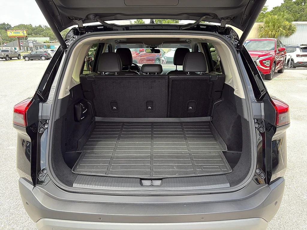 Used 2023 Super Black Nissan  image 19