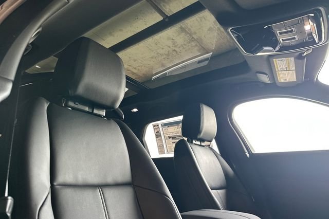 New 2026 Santorini Black Land Rover Dynamic SE image 15