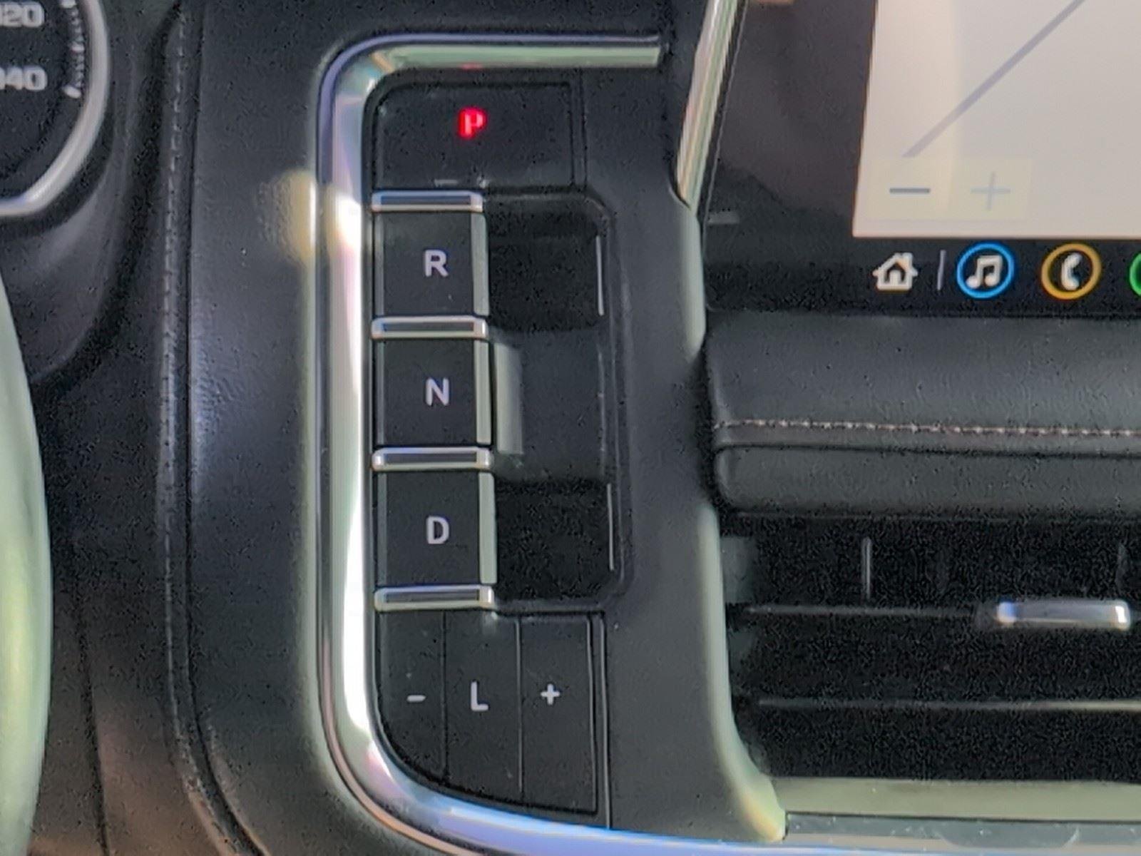 Used 2021 IRIDESCENT PEARL TRICOAT Chevrolet High Country image 24
