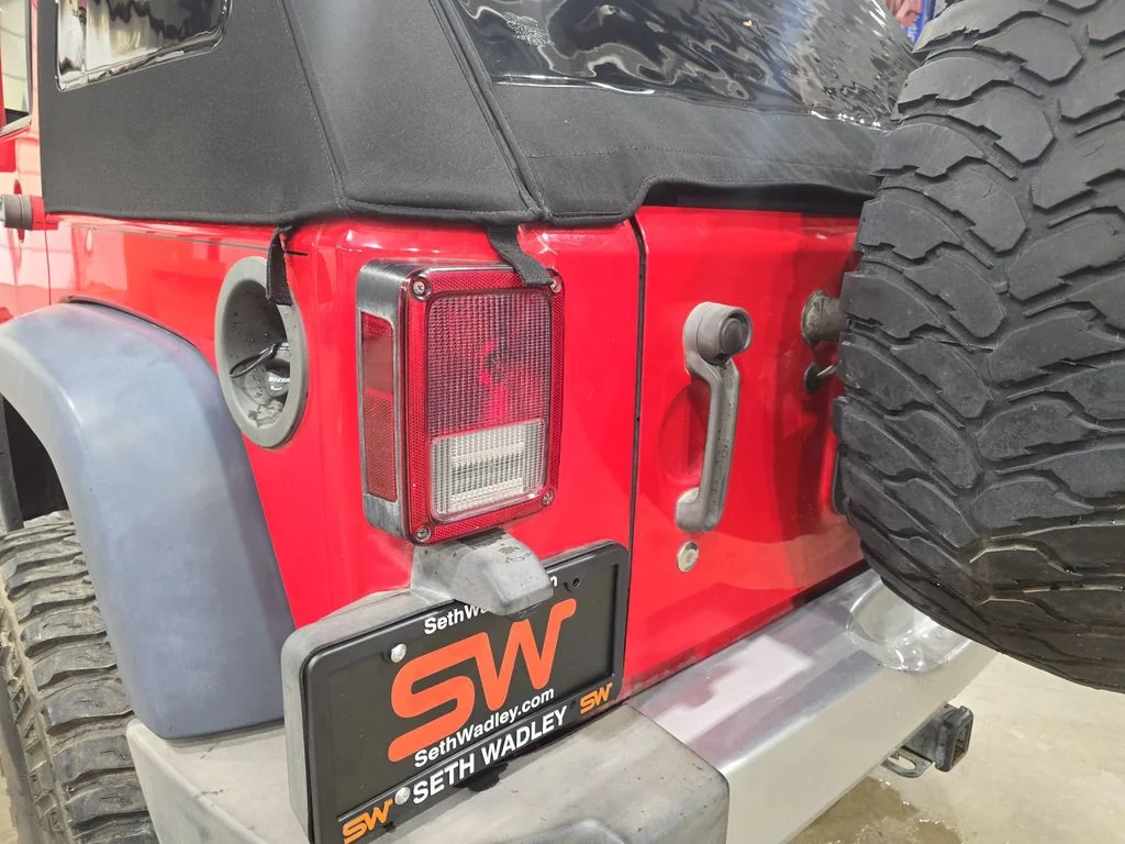 Used 2015 Red Jeep Sahara image 69