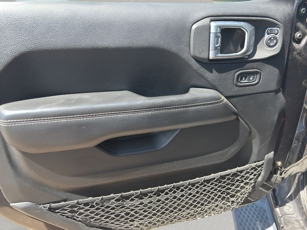 Used 2020 Granite Crystal Metallic Clearcoat Jeep Sahara image 13
