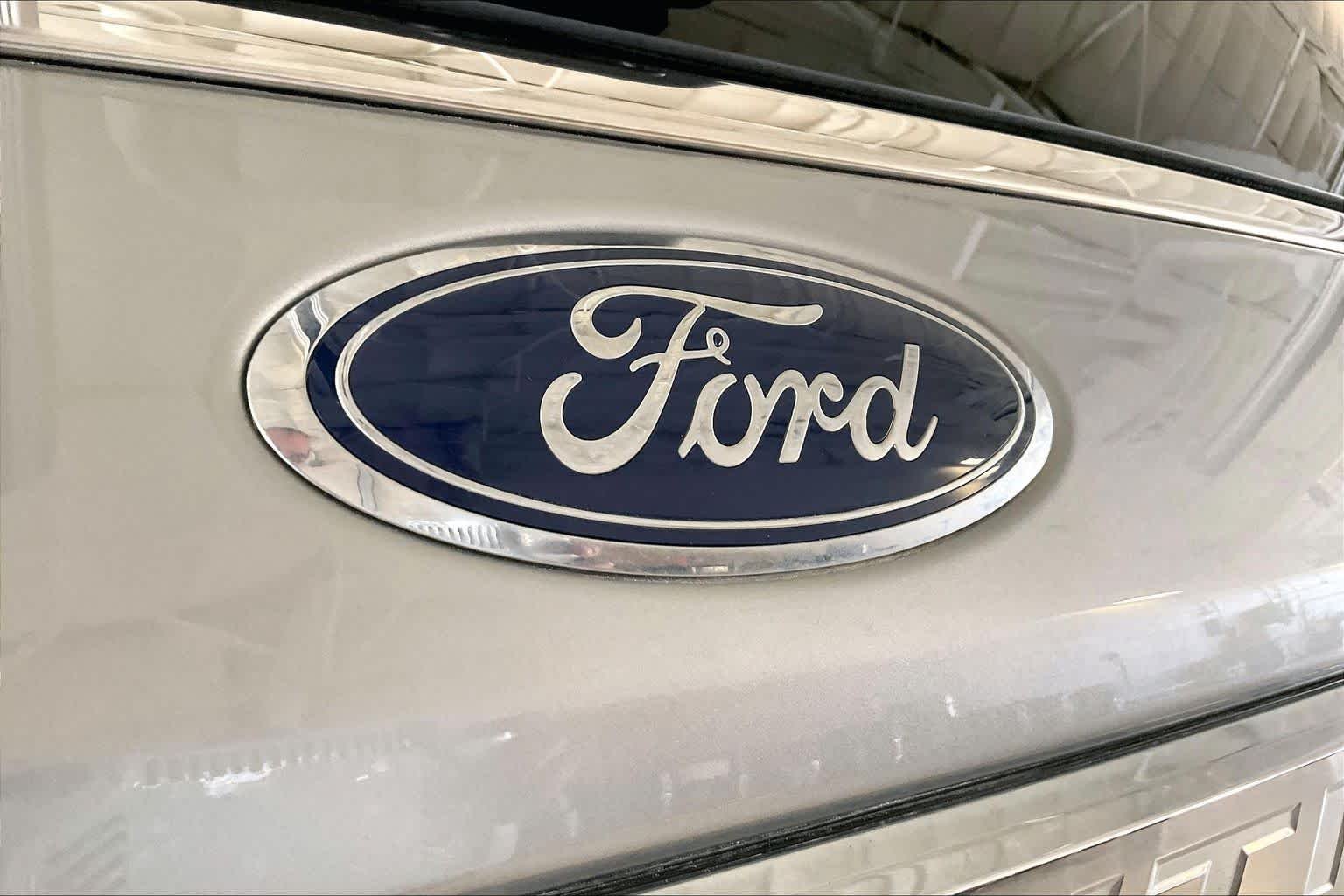 Used 2021 Iconic Silver Metallic Ford Limited image 31