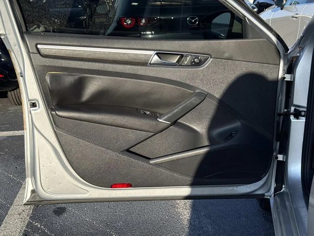 Used 2018 Silver Volkswagen 2.0T SE image 21
