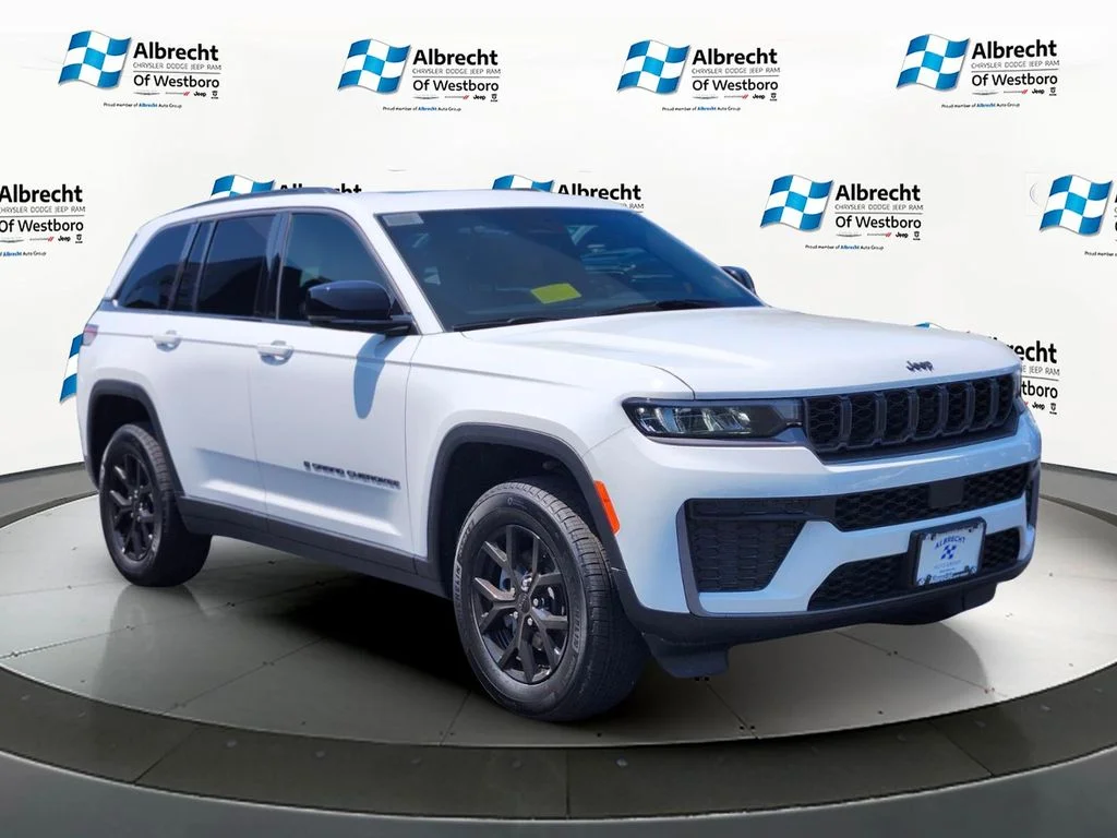 New 2026 Bright White Clear-Coat Exterior Paint Jeep Altitude image 7