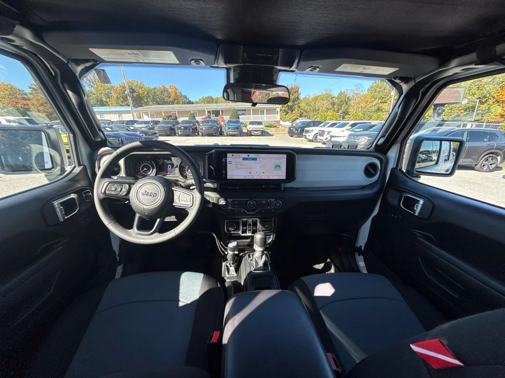 Used 2025 White Jeep Sport S image 11