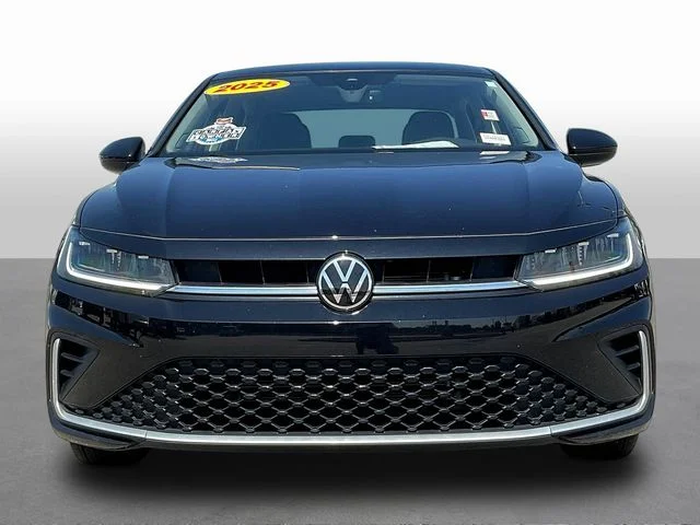 Used 2025  Volkswagen 1.5T SE image 2