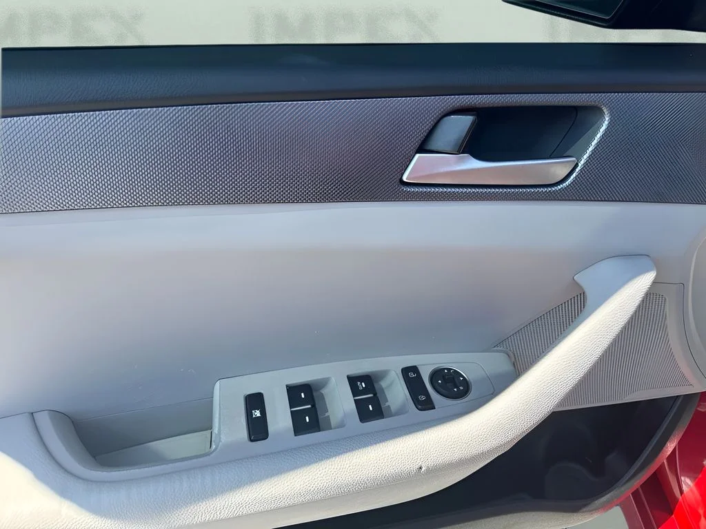 Used 2019 Red Hyundai SE image 19
