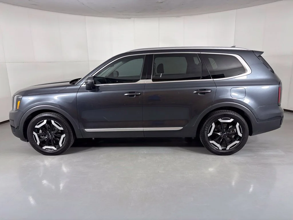Used 2024 Gray Kia EX image 5