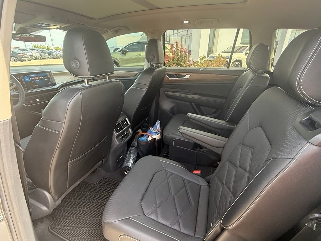 Used 2024 Silver Volkswagen 2.0T SE w/Technology image 6