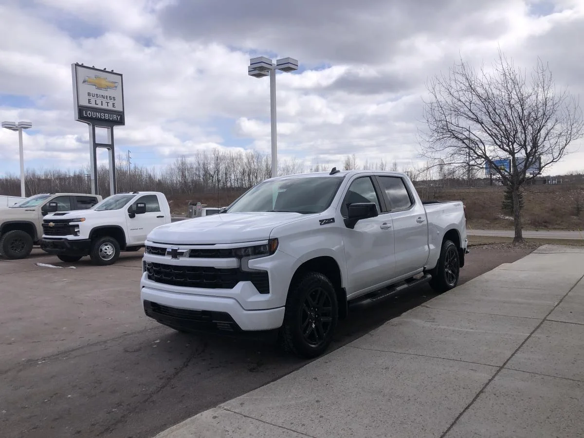 New 2026 White Chevrolet 4WD Crew Cab 147" RST image 4