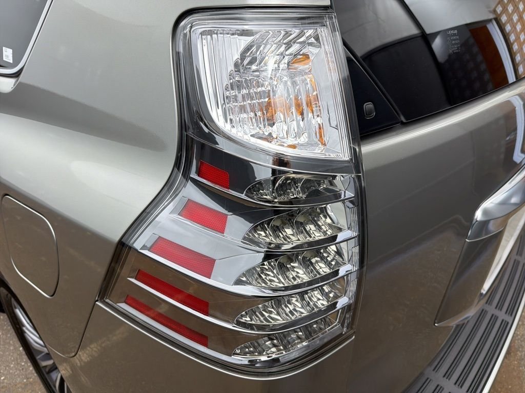 Certified Used 2022 ATOMIC SILVER Lexus 460 Luxury image 28