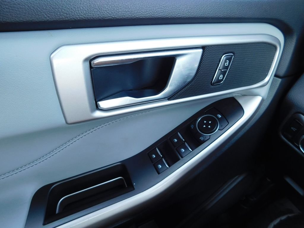 Used 2023 Black Ford XLT image 38