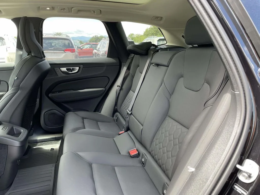 2026 Volvo XC60 Plus - Photo 4