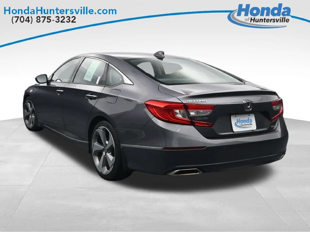Used 2018 Modern Steel Metallic Honda Touring image 6