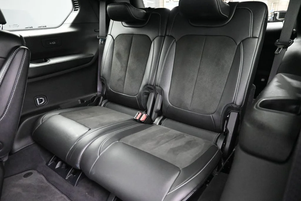 Used 2023 Silver Jeep Altitude image 16