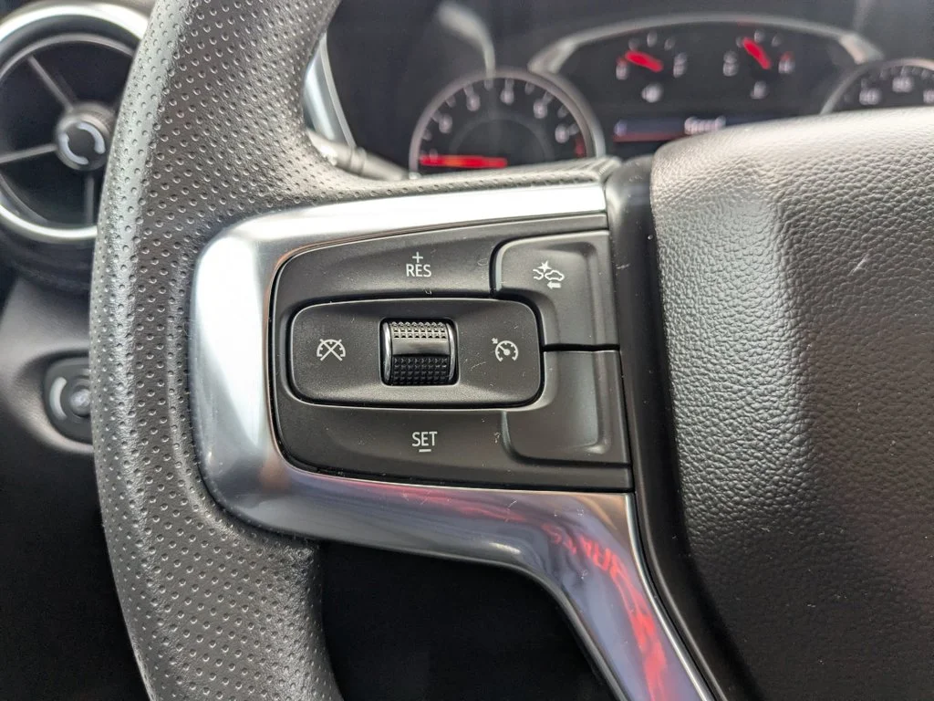 Used 2025 Summit White Chevrolet LT image 21