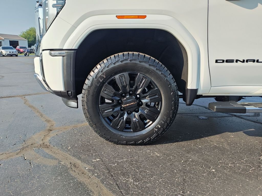 Used 2024 White GMC Denali image 10