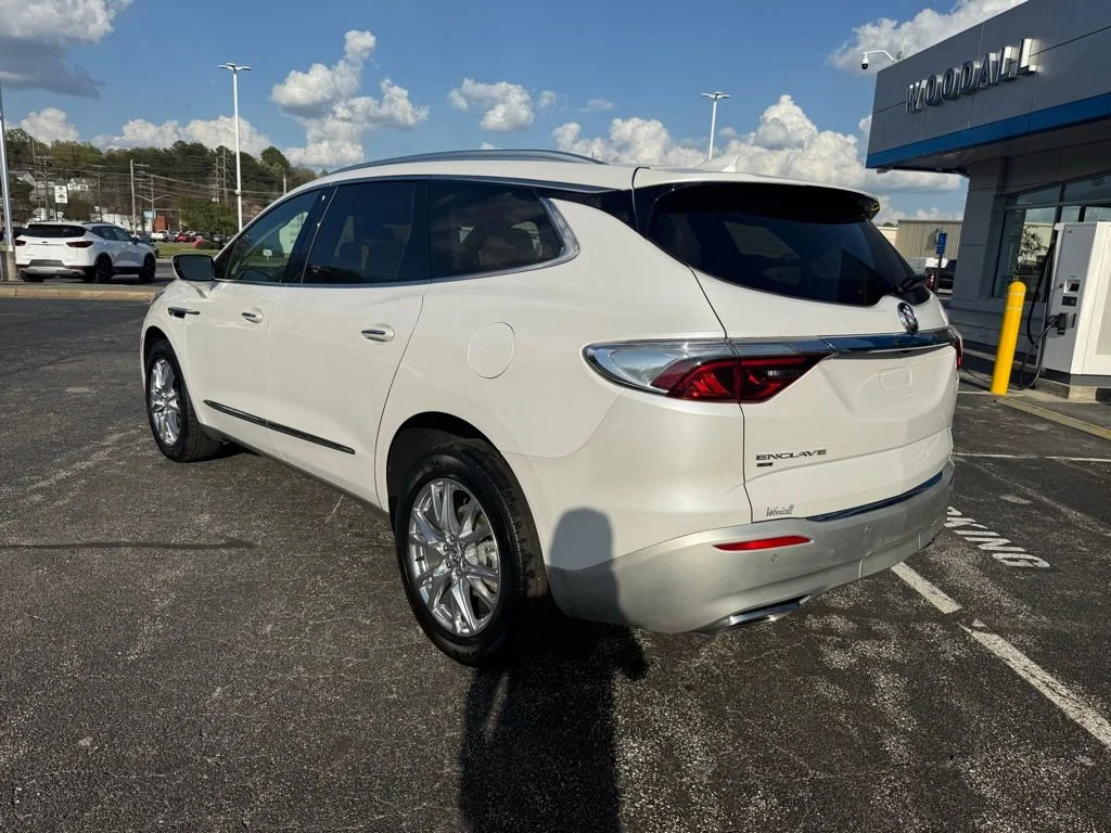 Used 2023 White Frost Tricoat Buick Essence image 3