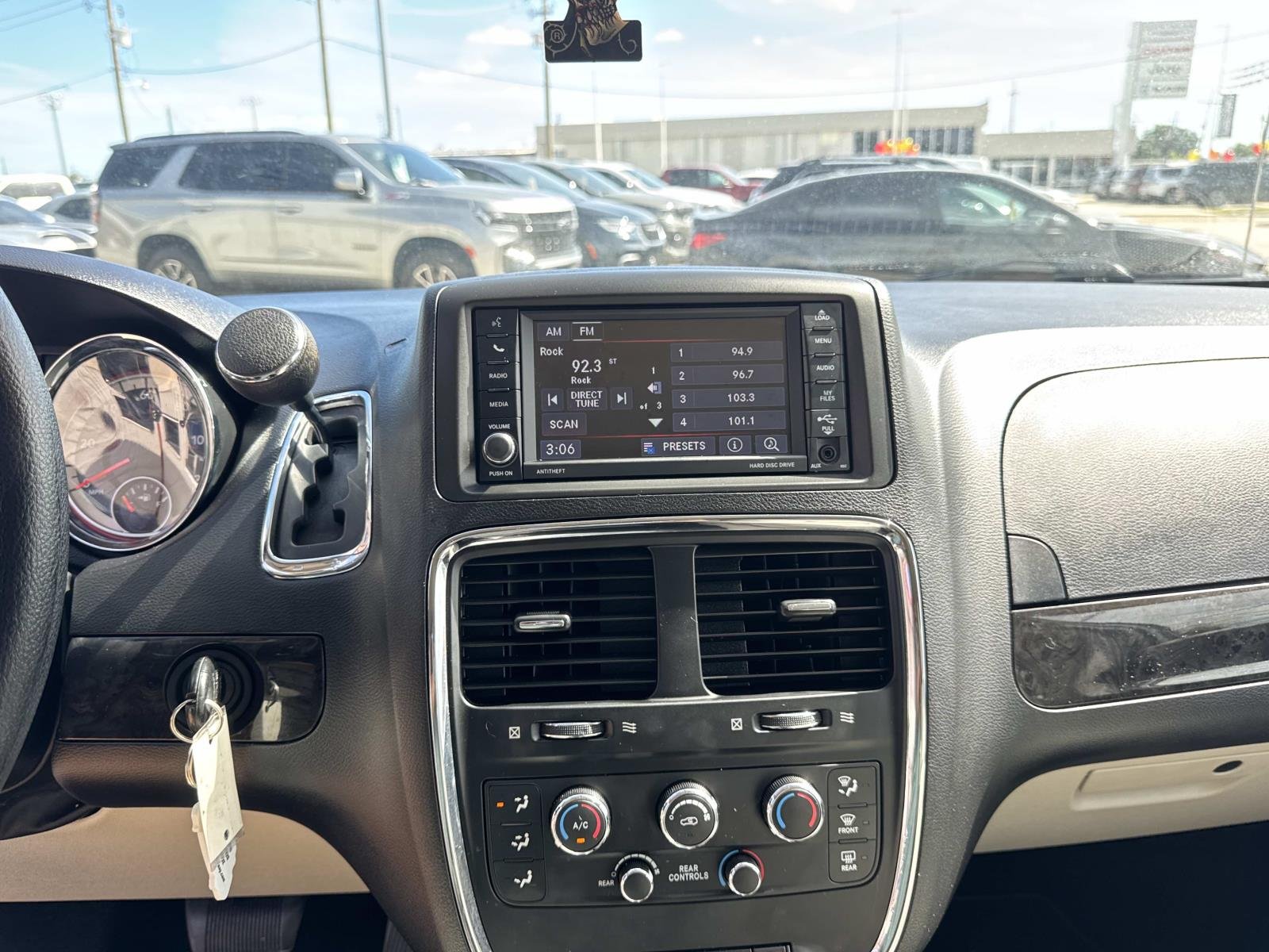 Used 2017 Silver Dodge SE image 25