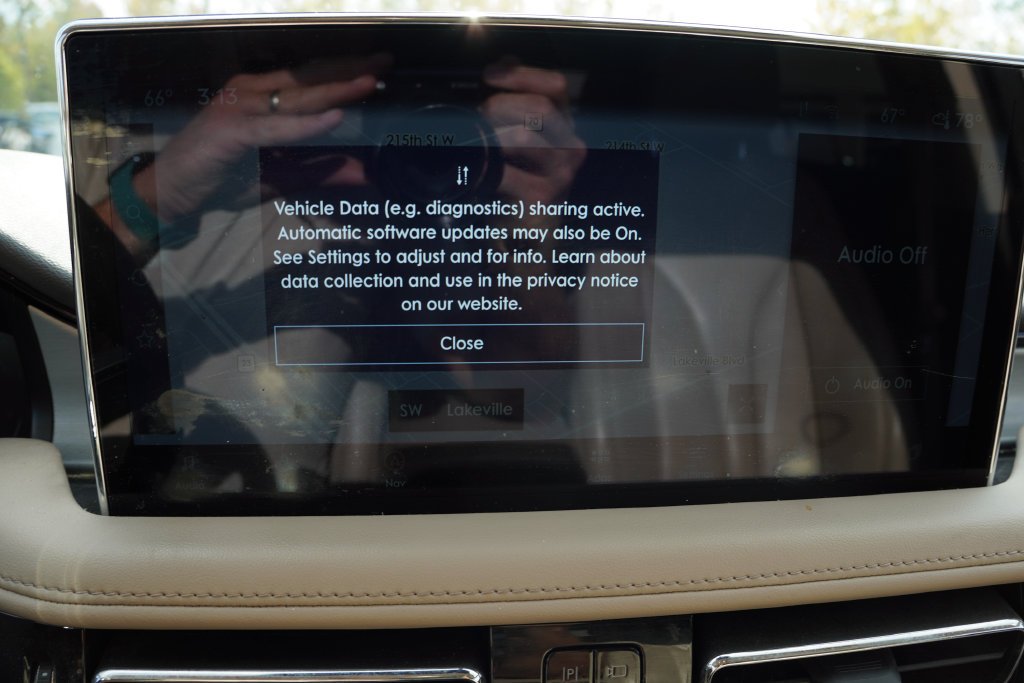 Used 2022 Blue Metallic Lincoln Standard image 5