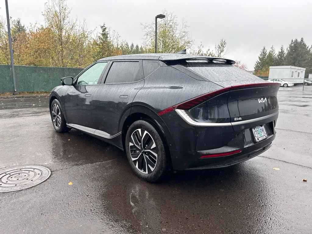 Used 2023 Blue Kia Wind image 5