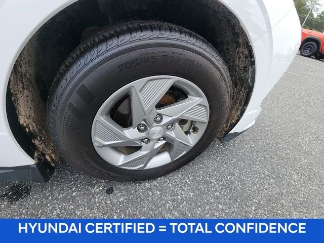 Certified Used 2025 White Hyundai SE image 22