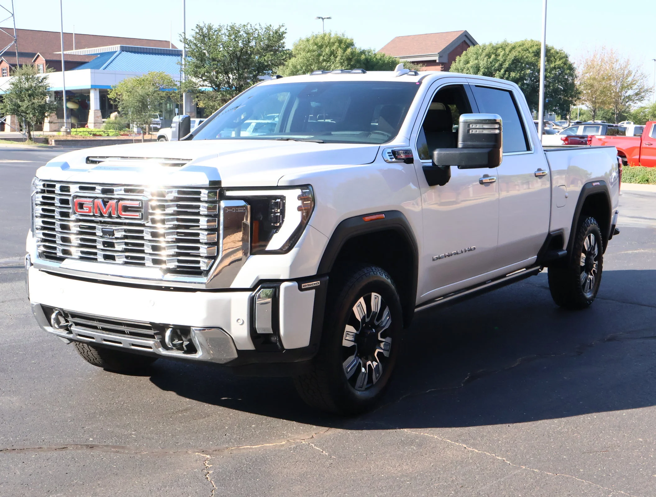Used 2025 White Frost Tricoat GMC Denali image 35