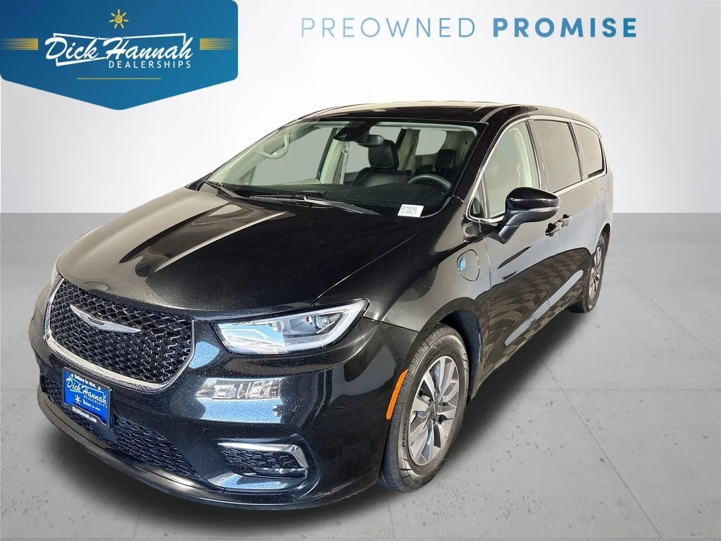 2023 Chrysler Pacifica Hybrid Touring L Hybrid's photo