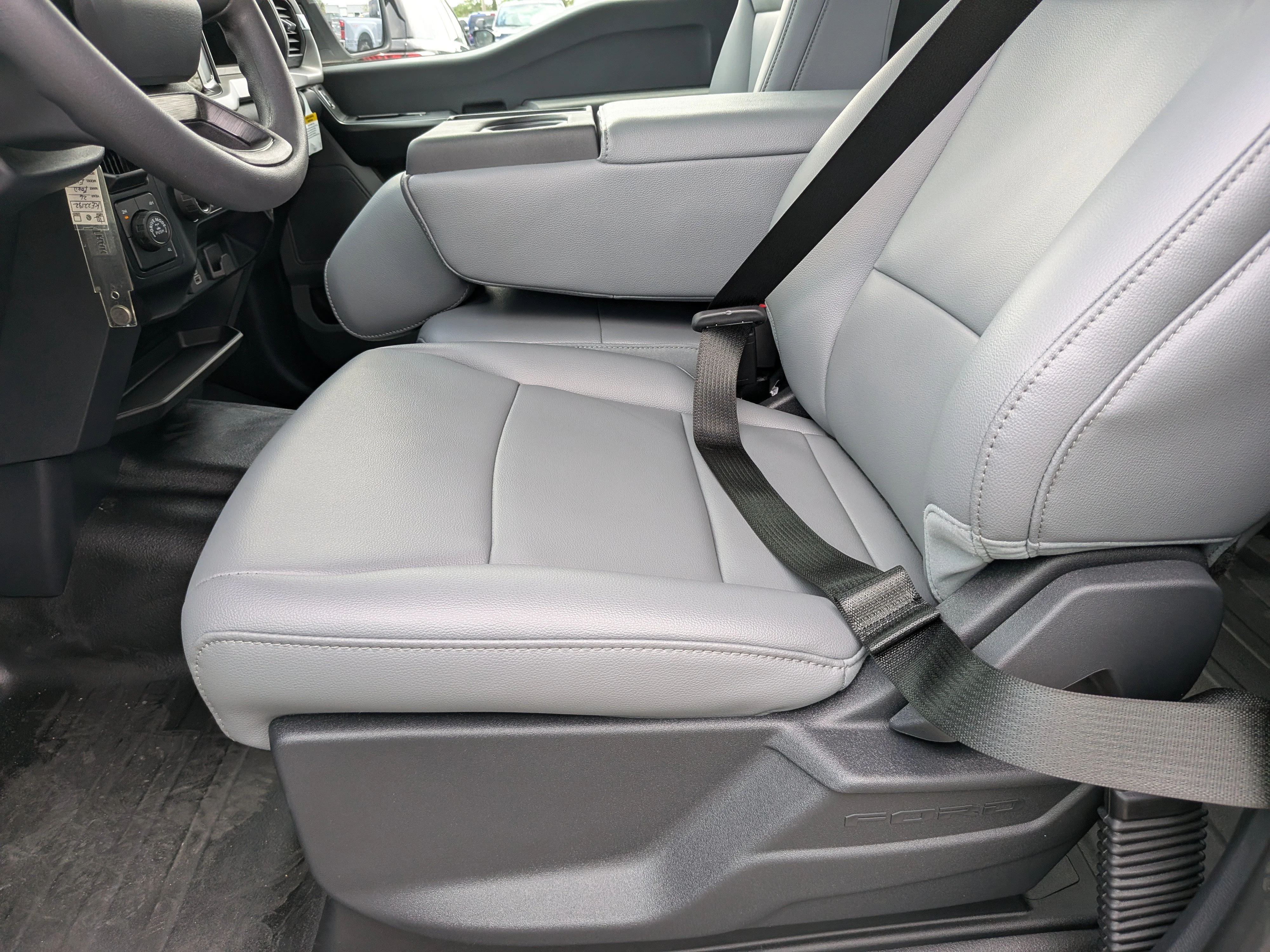 New 2026 Oxford White Ford XL image 18