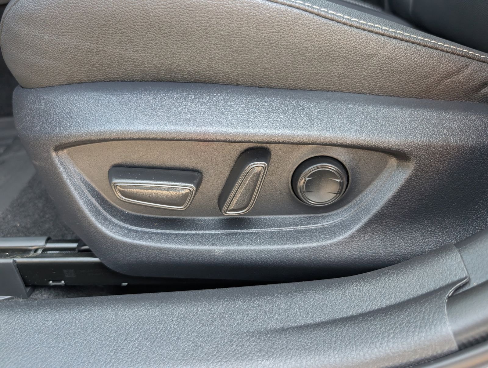 Used 2026 Metal Toyota SE image 15