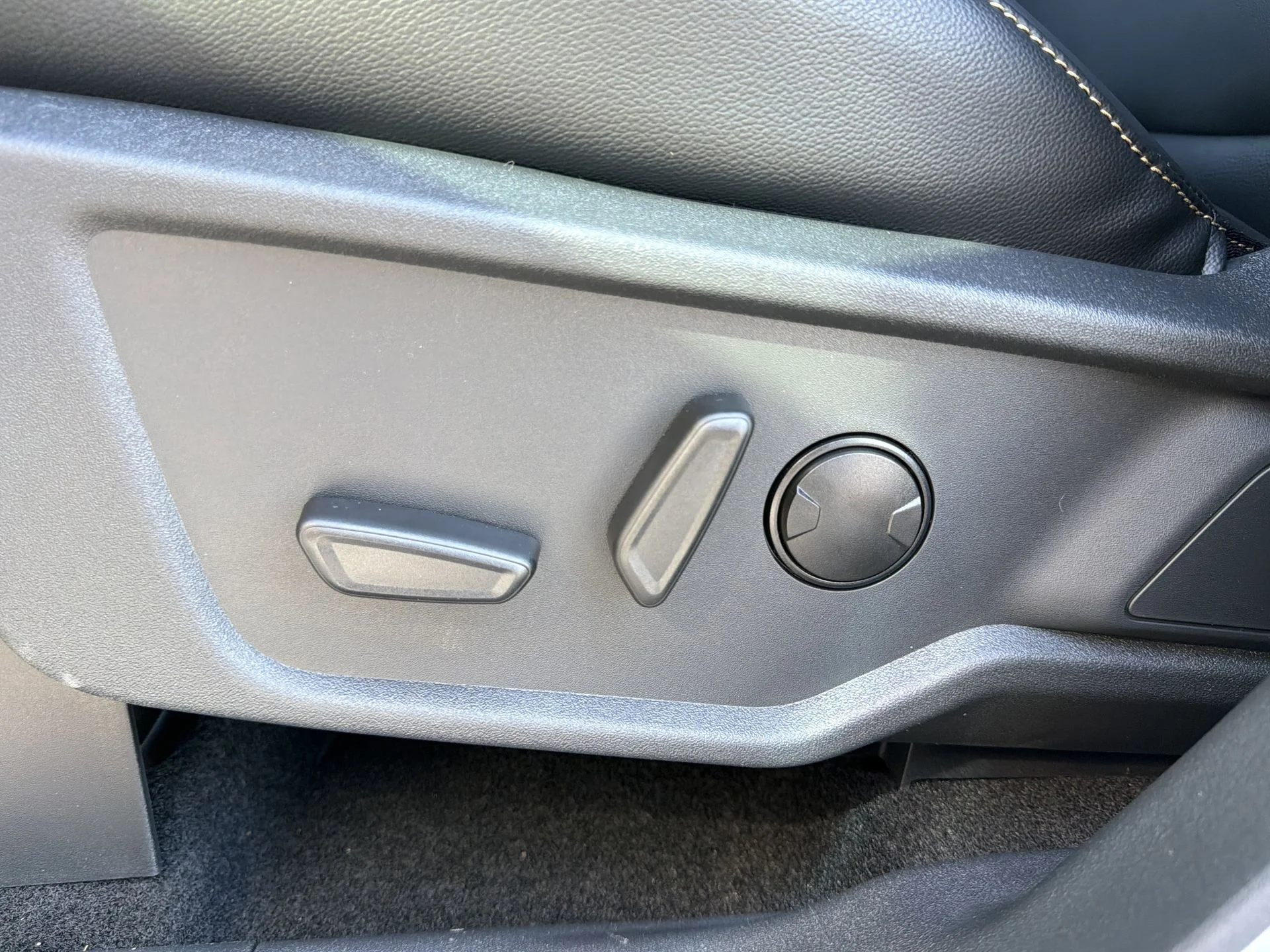 New 2026 Avalanche Gray Ford Badlands® image 22