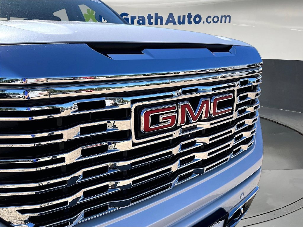 Used 2023 White GMC Denali image 34