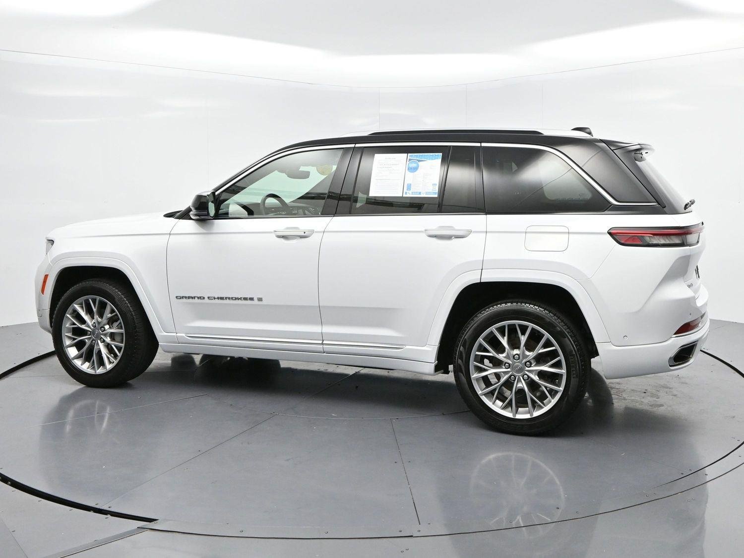 Used 2022 White Jeep Summit image 5