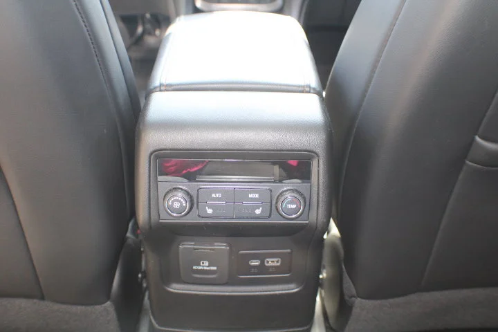 Certified Used 2022 Summit White GMC AT4 image 18