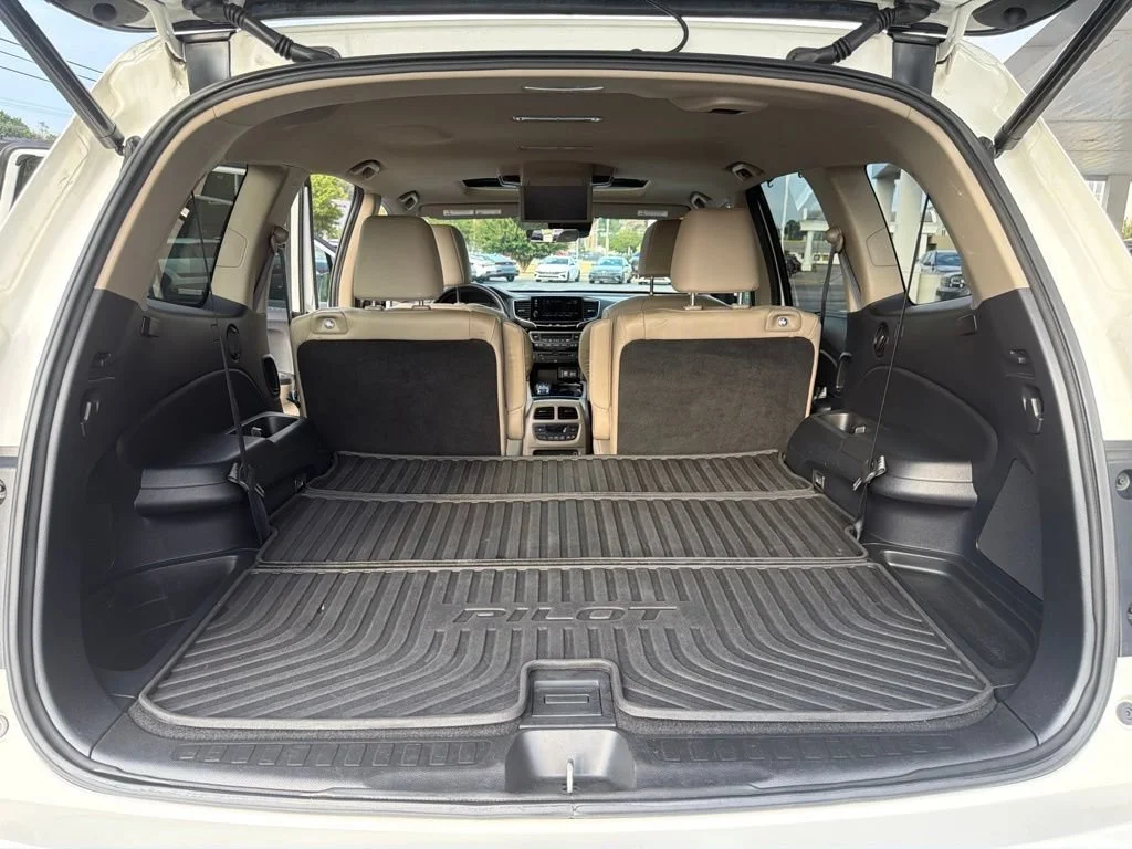 Used 2019 White Honda Touring 7-Passenger image 18
