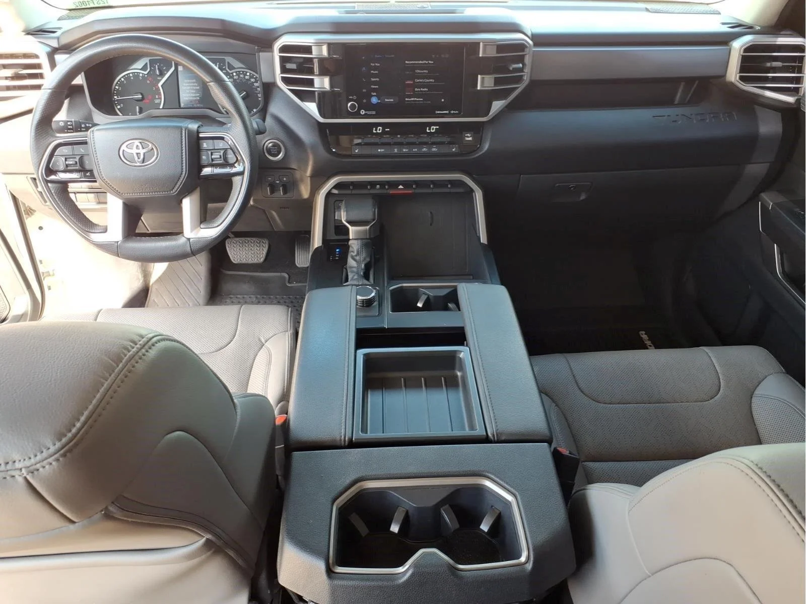 Used 2023 Ice Cap Toyota SR5 image 13