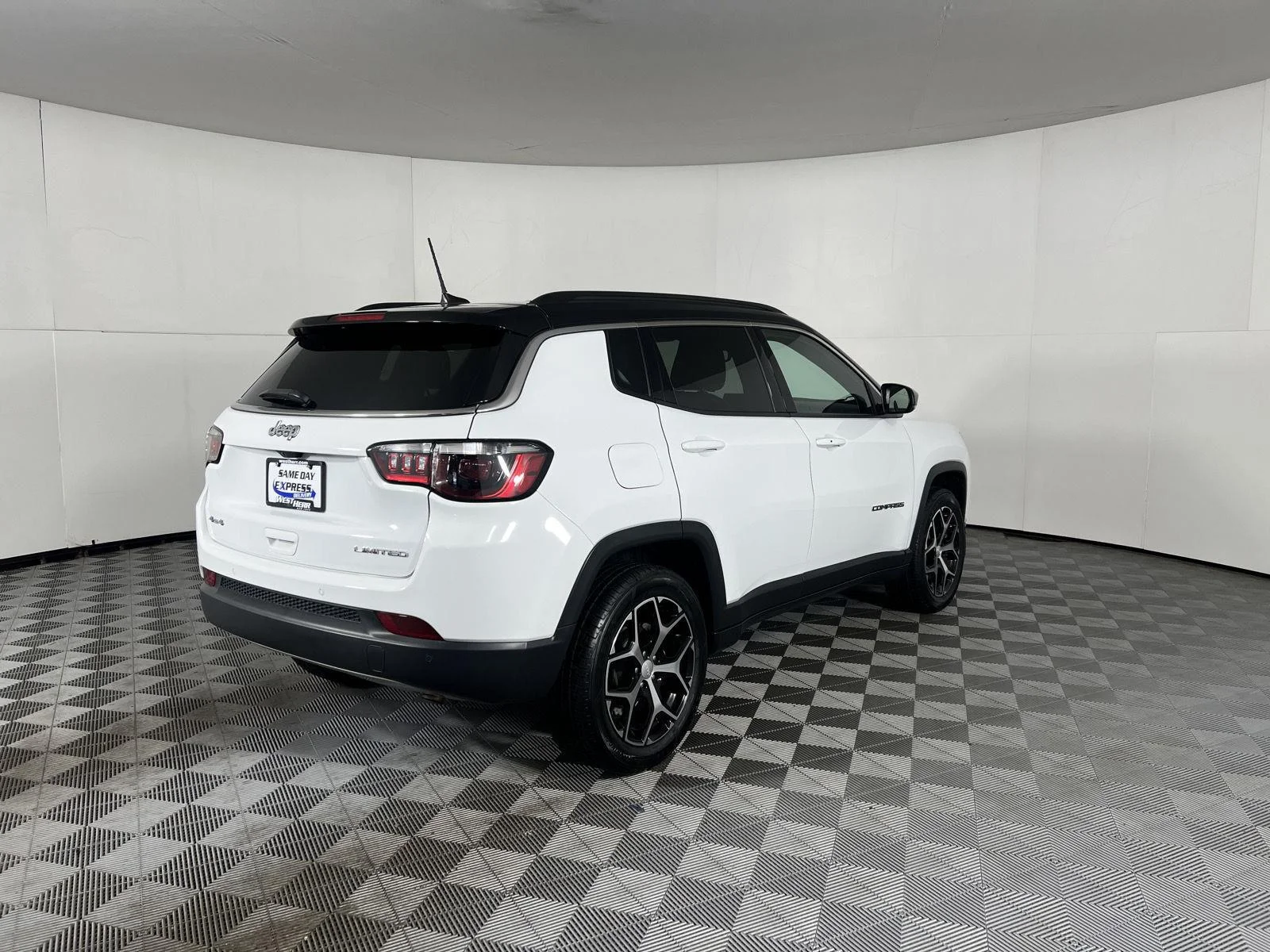 Used 2024 White Jeep Limited image 29