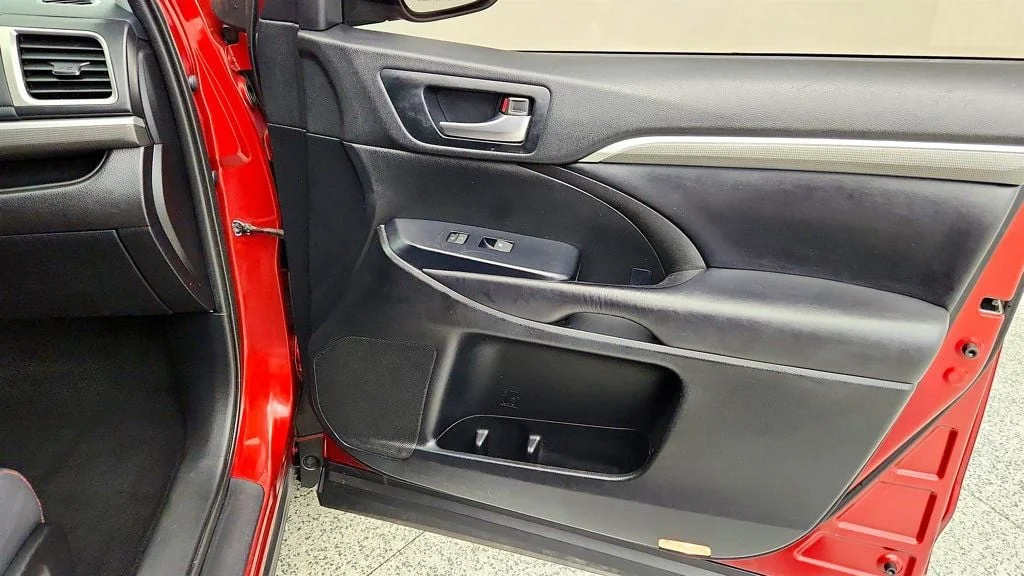 Used 2019 Salsa Red Pearl Toyota SE V6 AWD image 27