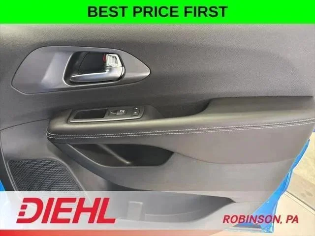2026 Chrysler Pacifica Select - Photo 15
