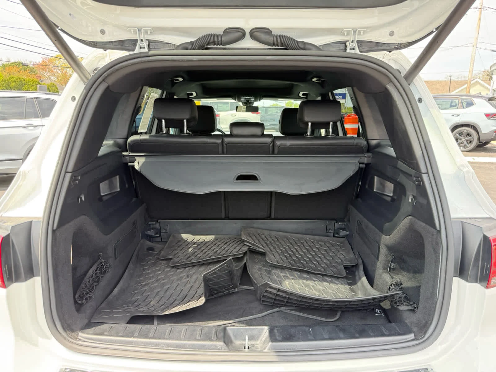 Used 2023 Polar White Mercedes-Benz GLB 250 image 13