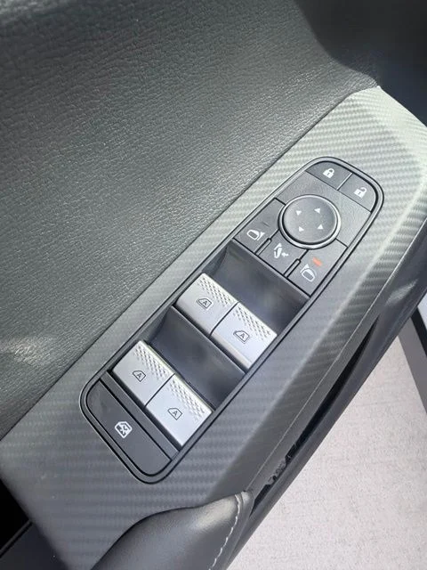 New 2026 White Nissan SL image 22