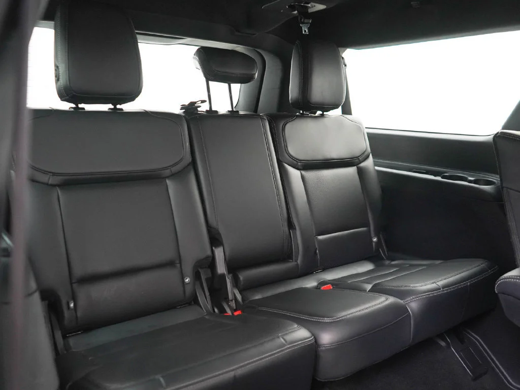 Used 2025 Agate Black Metallic Ford Platinum image 13
