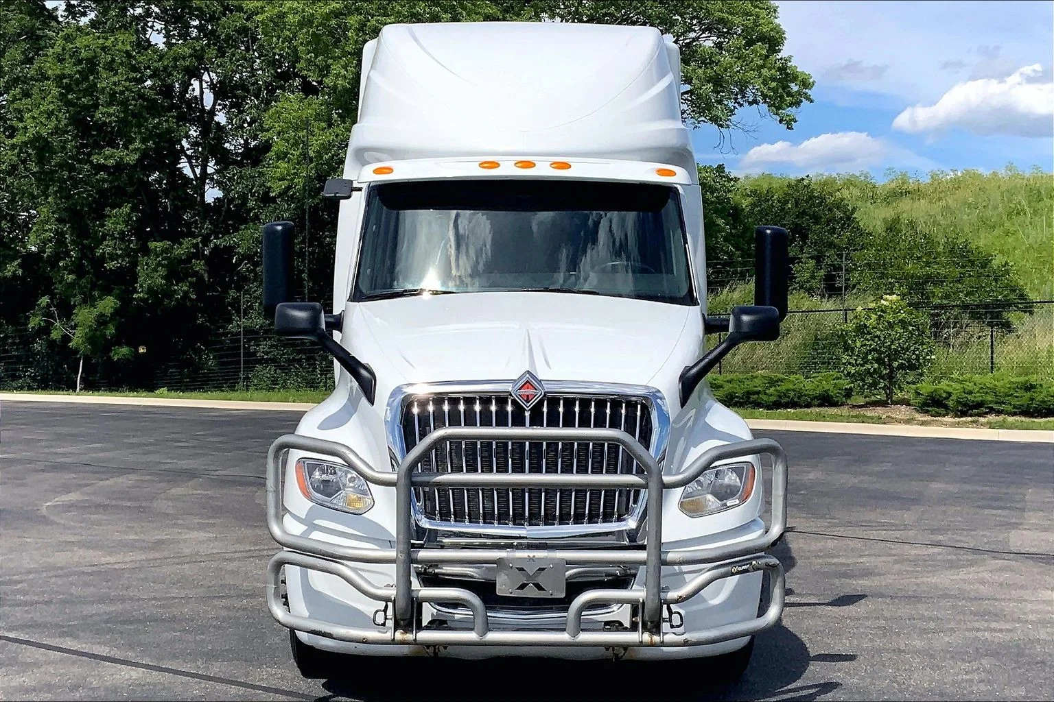 Used 2023 White International  image 2