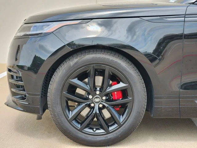 Used 2025 Black Land Rover Dynamic SE image 9