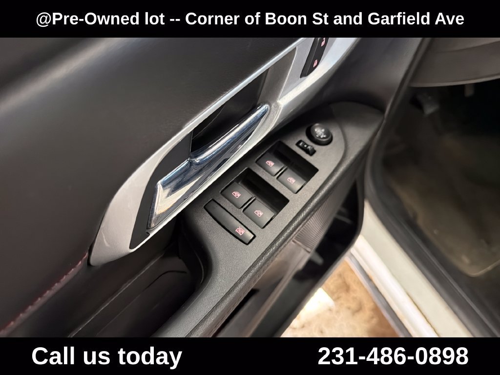 Used 2017 SUMMIT WHITE GMC SLE image 16