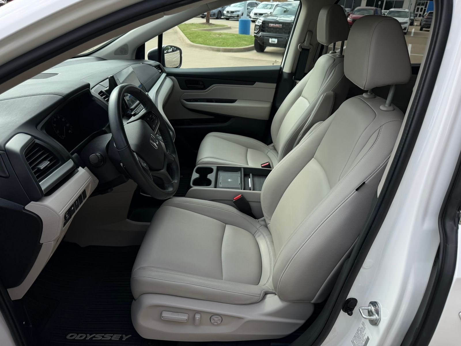Certified Used 2025 Platinum White Pearl Honda EX-L image 10