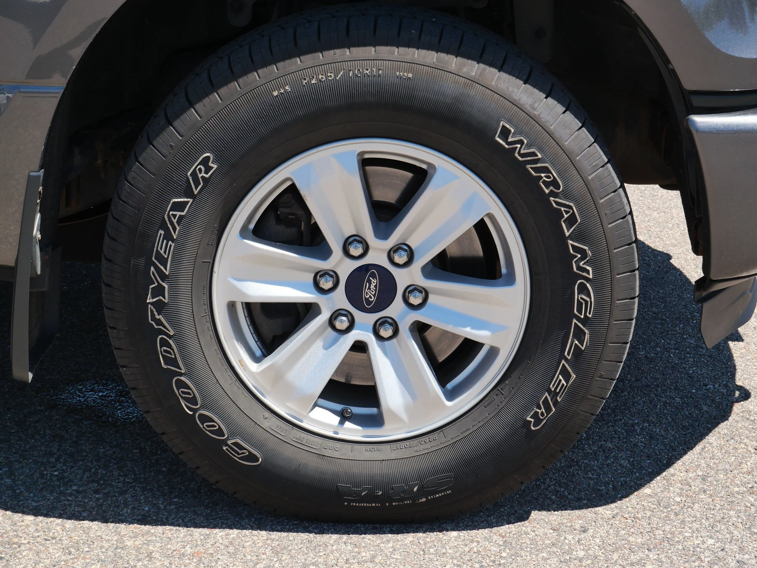 Used 2015 Magnetic Metallic Ford XL image 15