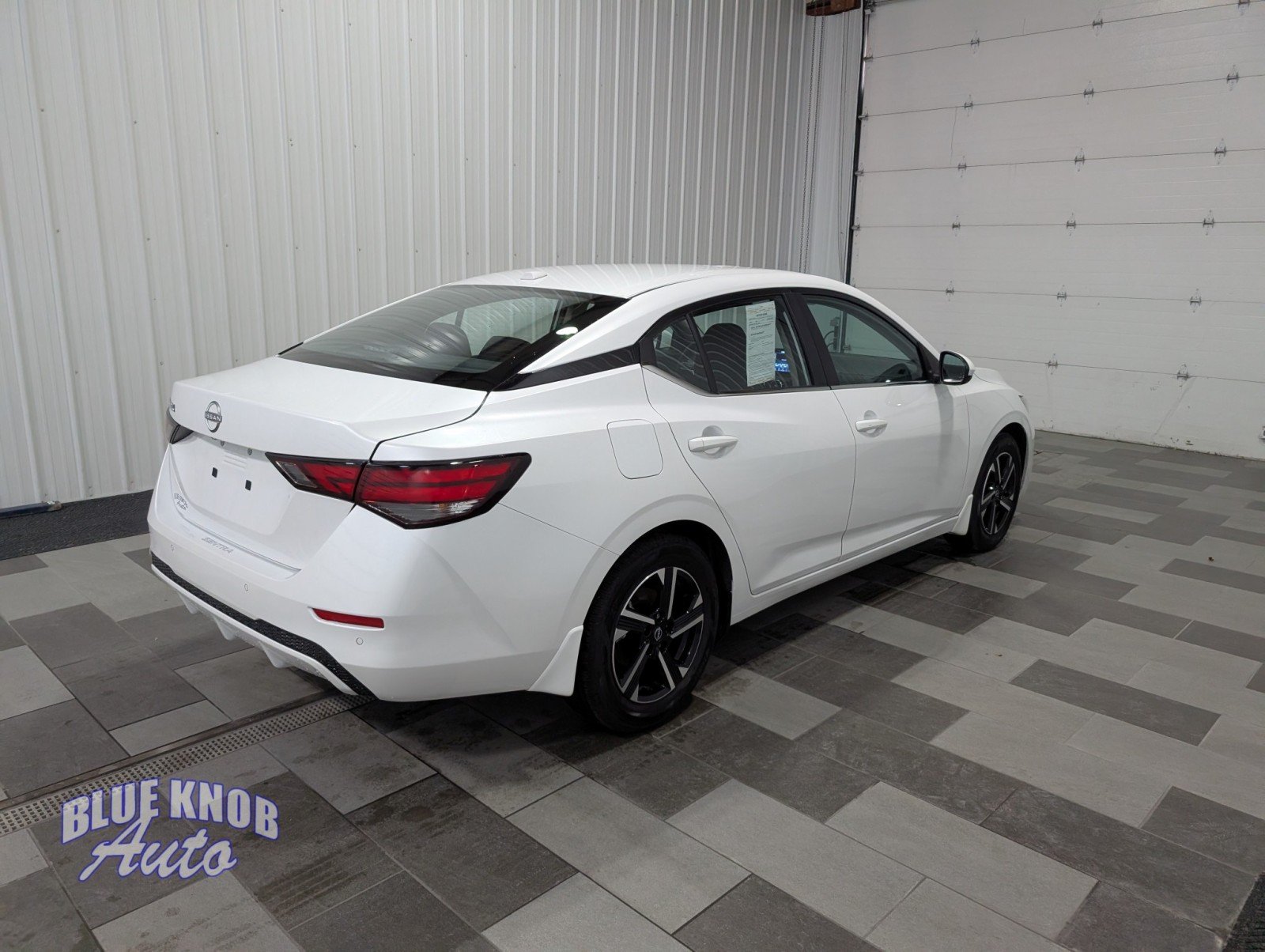 2025 Nissan Sentra SV photo 4