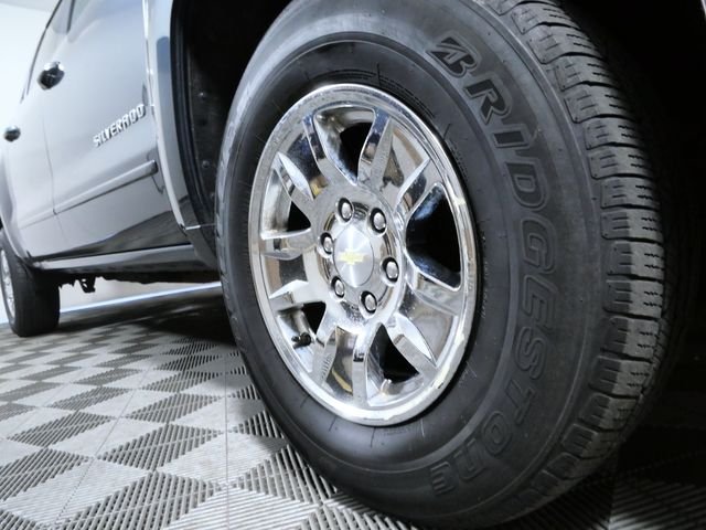 Used 2018 Gray Chevrolet LT image 2